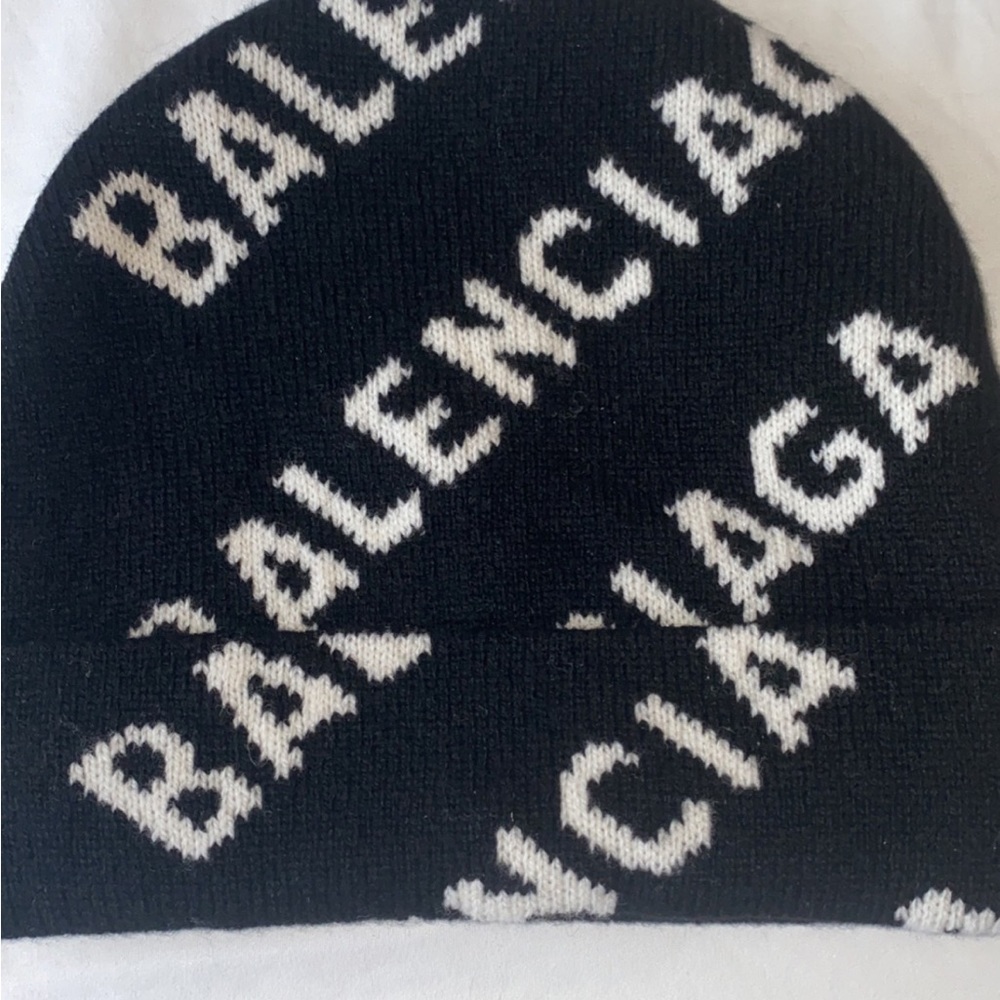 Balenciaga ALLOVER LOGO BEANIE IN BLACK - Good condition worn once